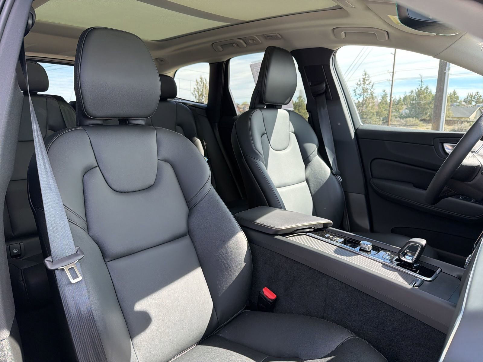 Certified 2025 Volvo XC60 B5 Core w/ Protection Package Premier image 25