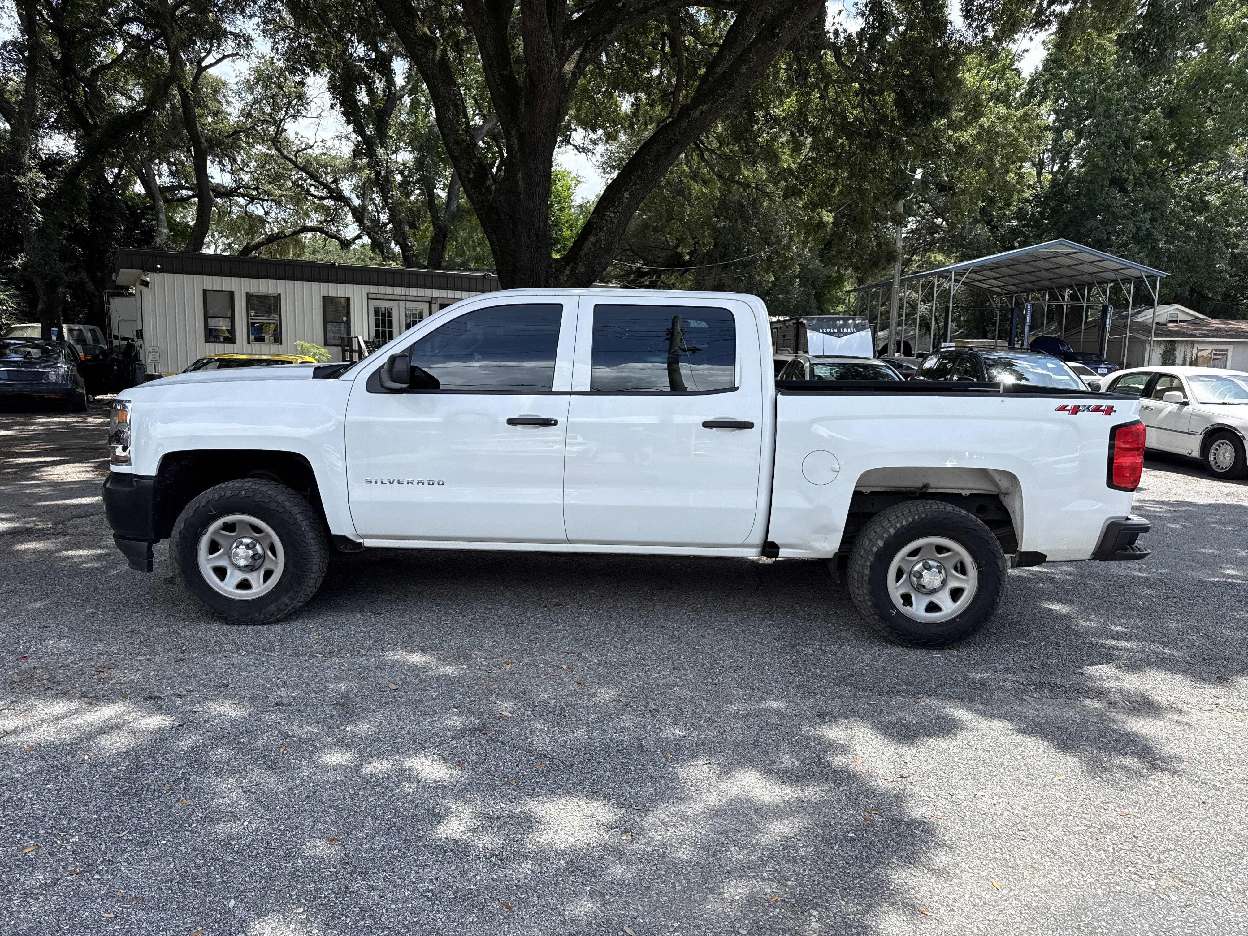 Used 2018 Chevrolet Silverado 1500 W/T w/ Trailering Package image 2