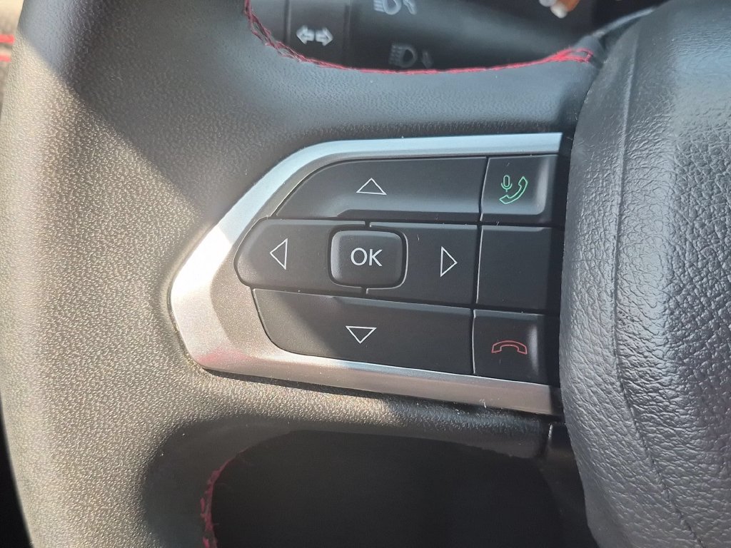 Used 2025 Jeep Compass Trailhawk AWD/4WD image 21