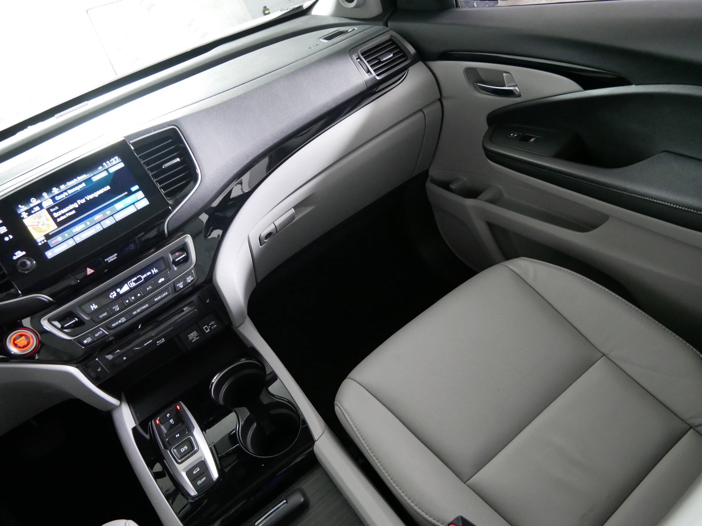 Used 2022 Honda Pilot Touring image 11