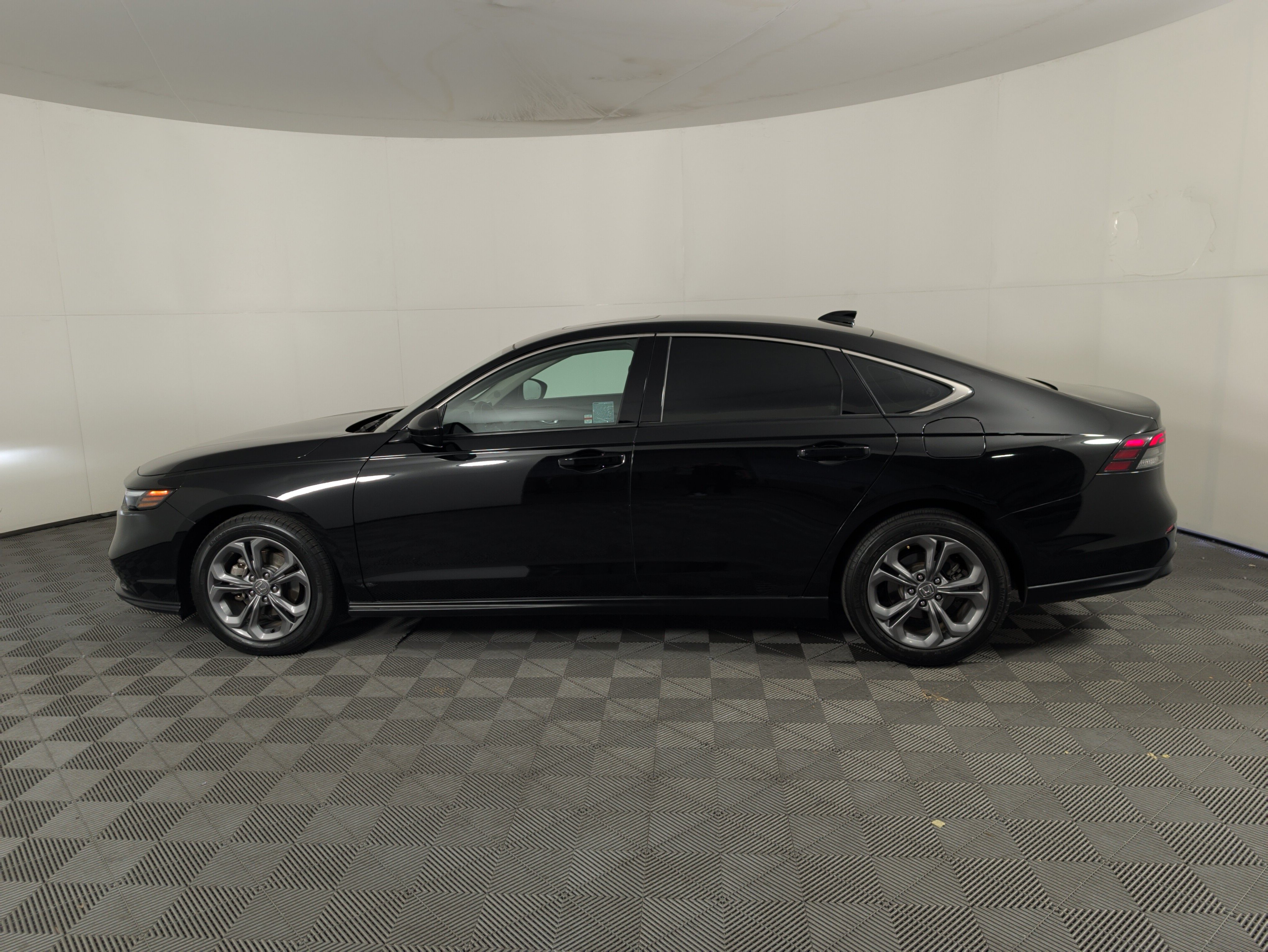 Certified 2024 Honda Accord EX image 7