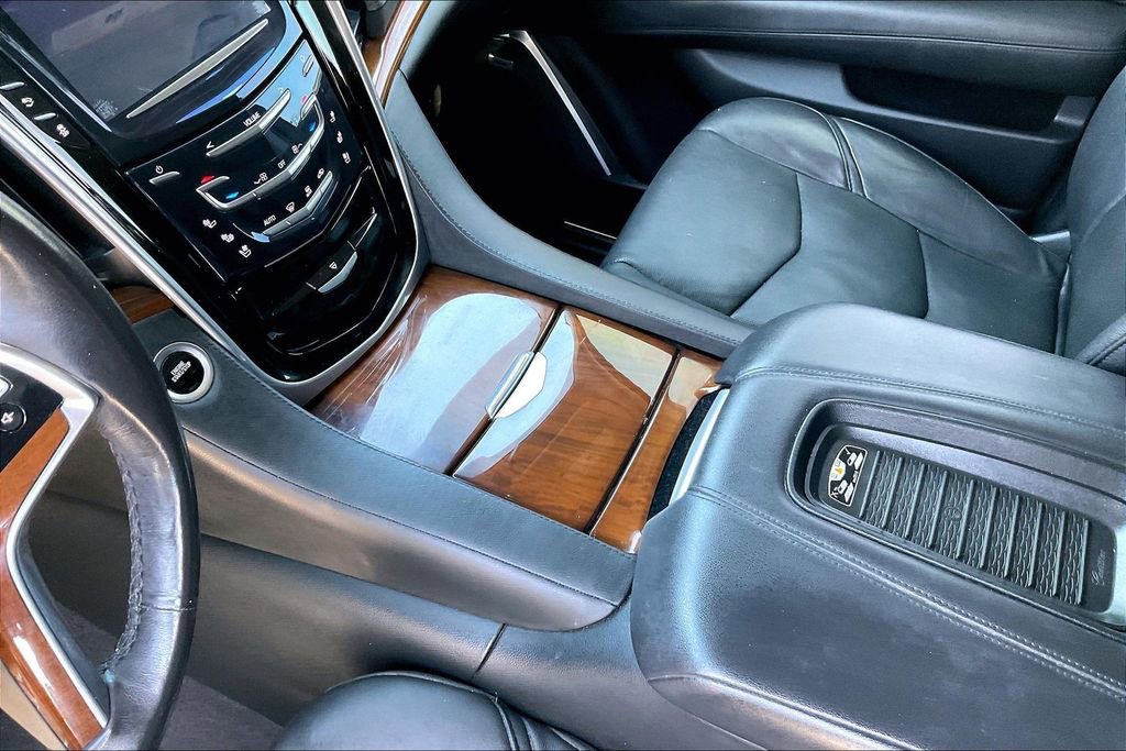Used 2020 Cadillac Escalade Luxury RWD image 15