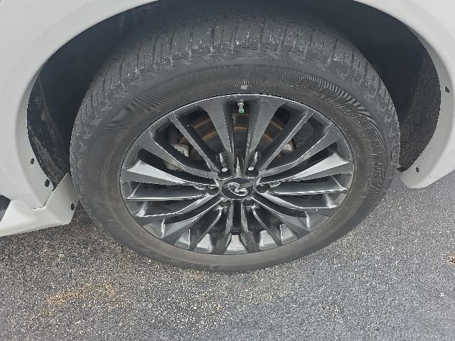 Used 2024 INFINITI QX80 Sensory AWD/4WD image 16