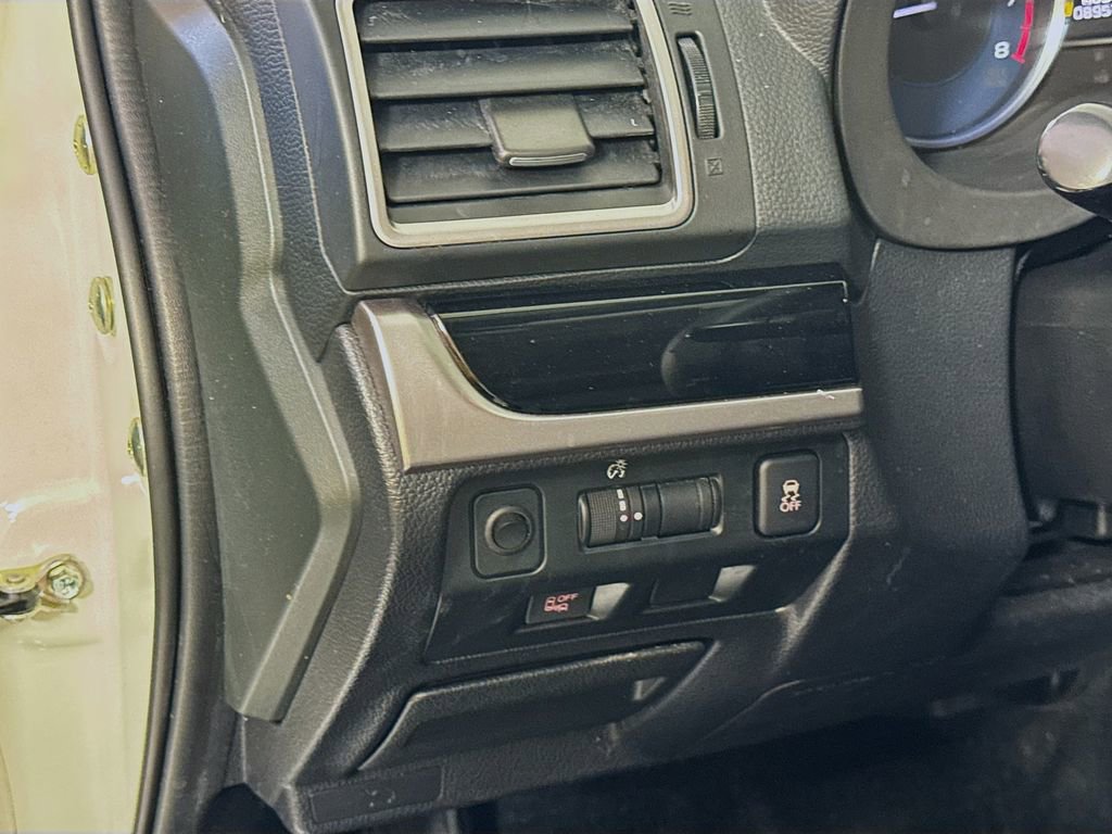 Used 2017 Subaru Crosstrek 2.0i Limited image 7