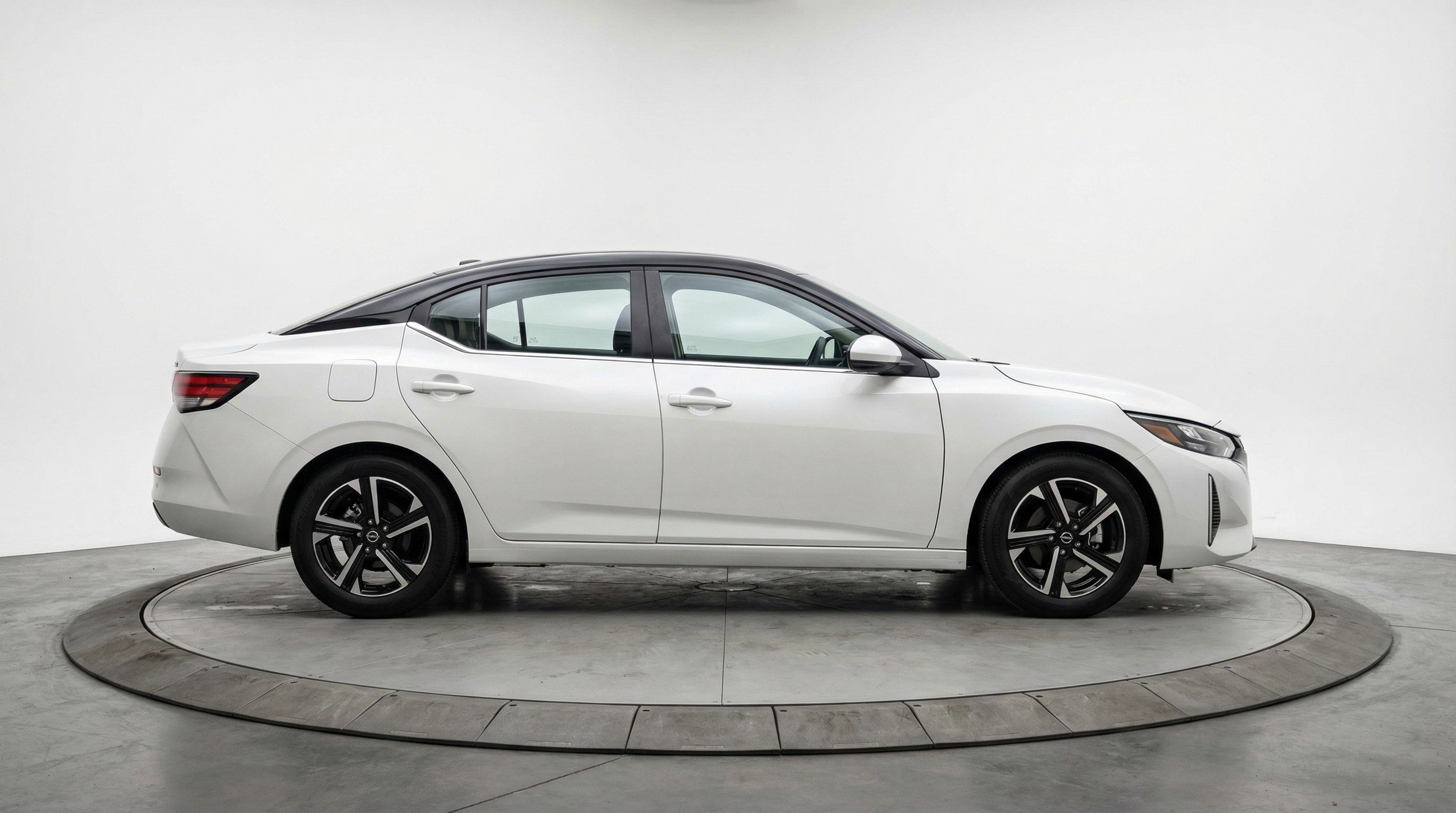 Used 2025 Nissan Sentra SV image 11