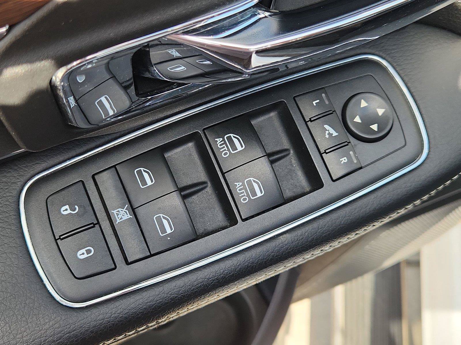 Used 2015 RAM 1500 Laramie w/ Convenience Group AWD/4WD image 24