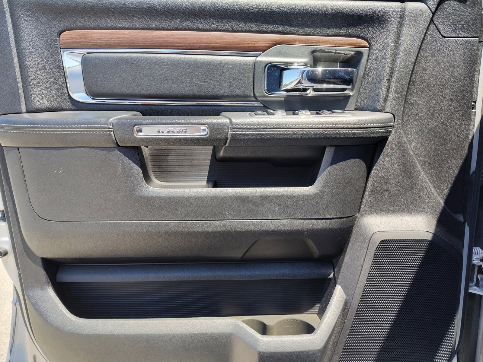 Used 2016 RAM 3500 Laramie AWD/4WD image 28