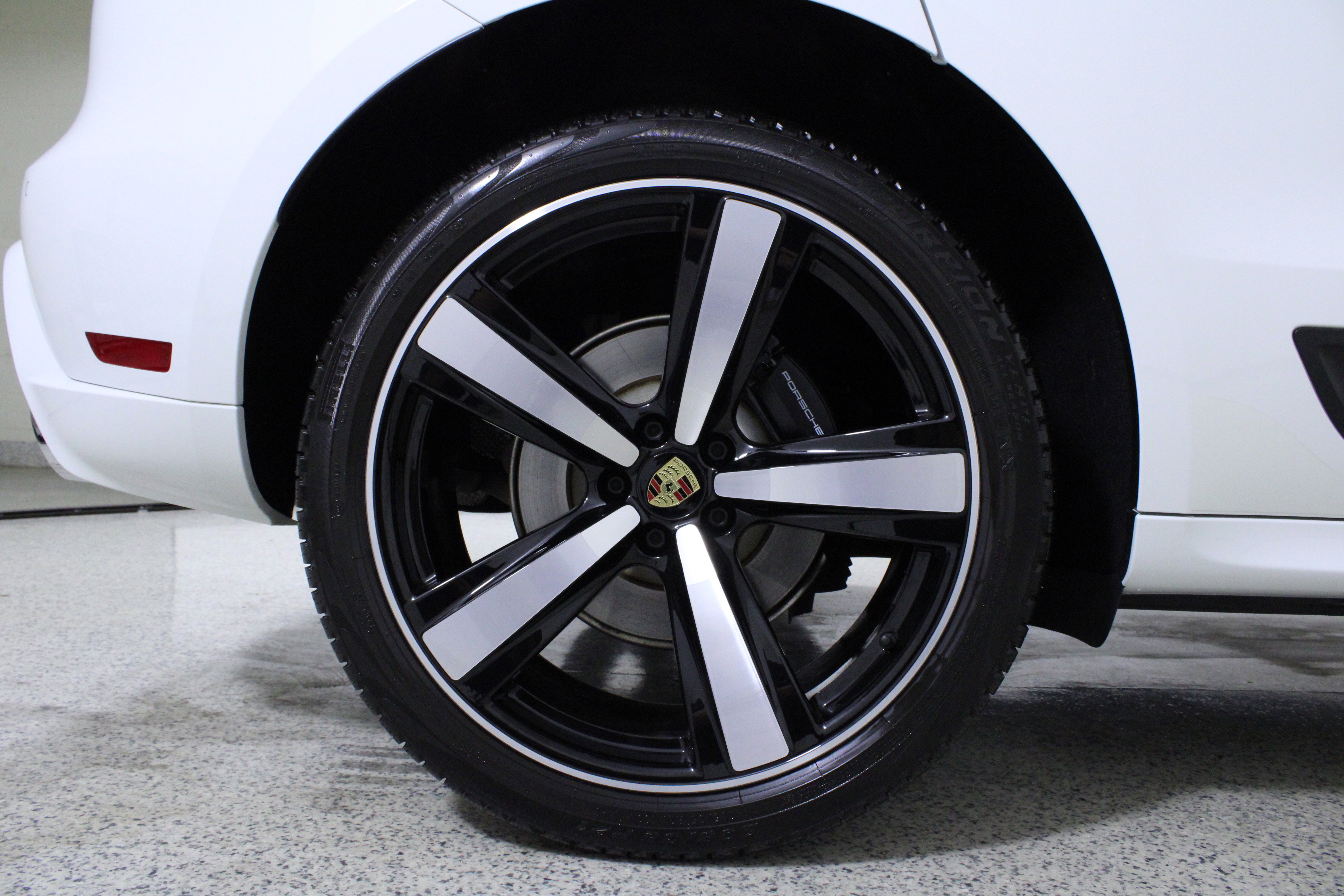 Used 2022 Porsche Macan AWD/4WD image 8