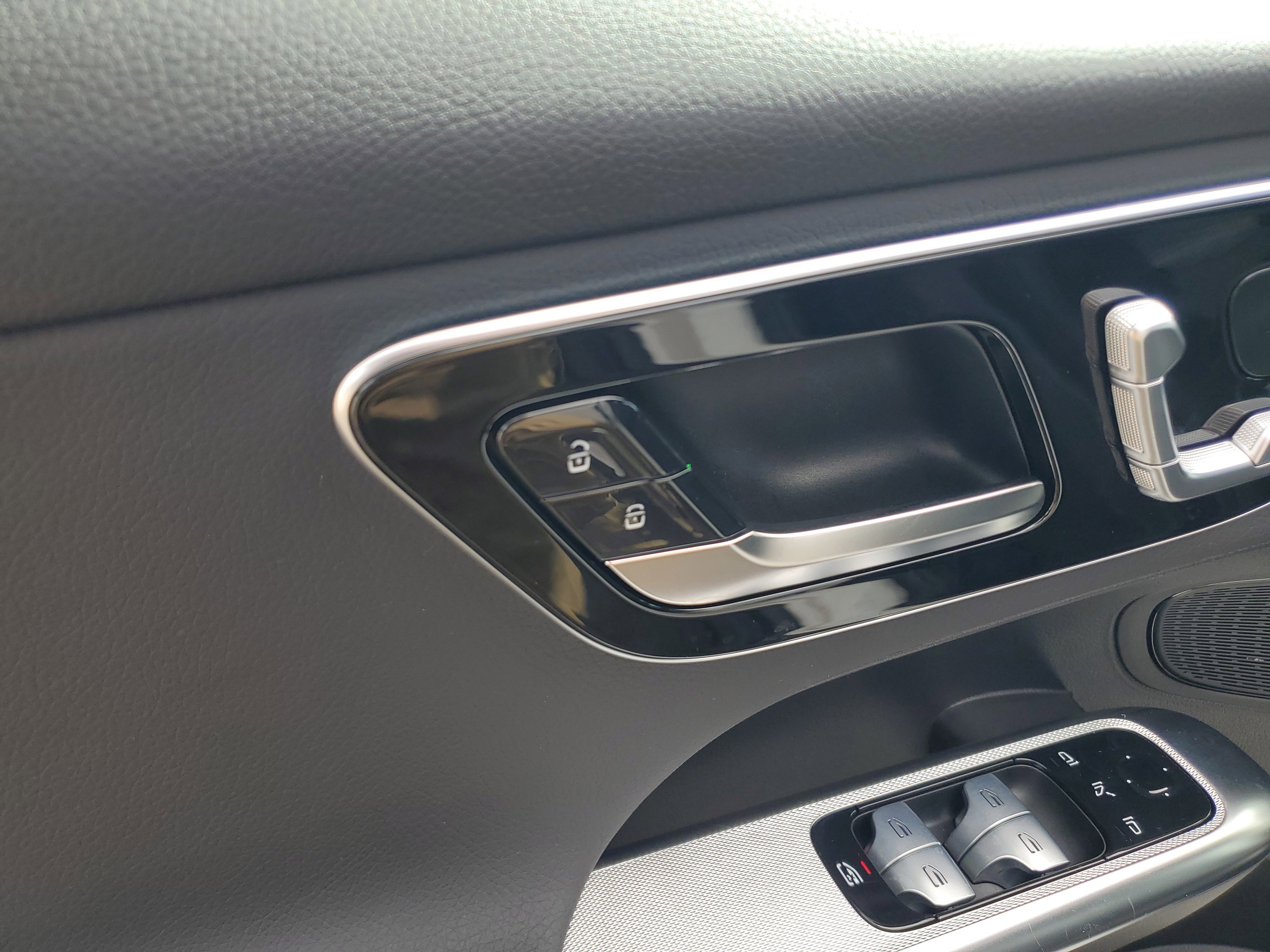 Certified 2025 Mercedes-Benz GLC 300 image 18