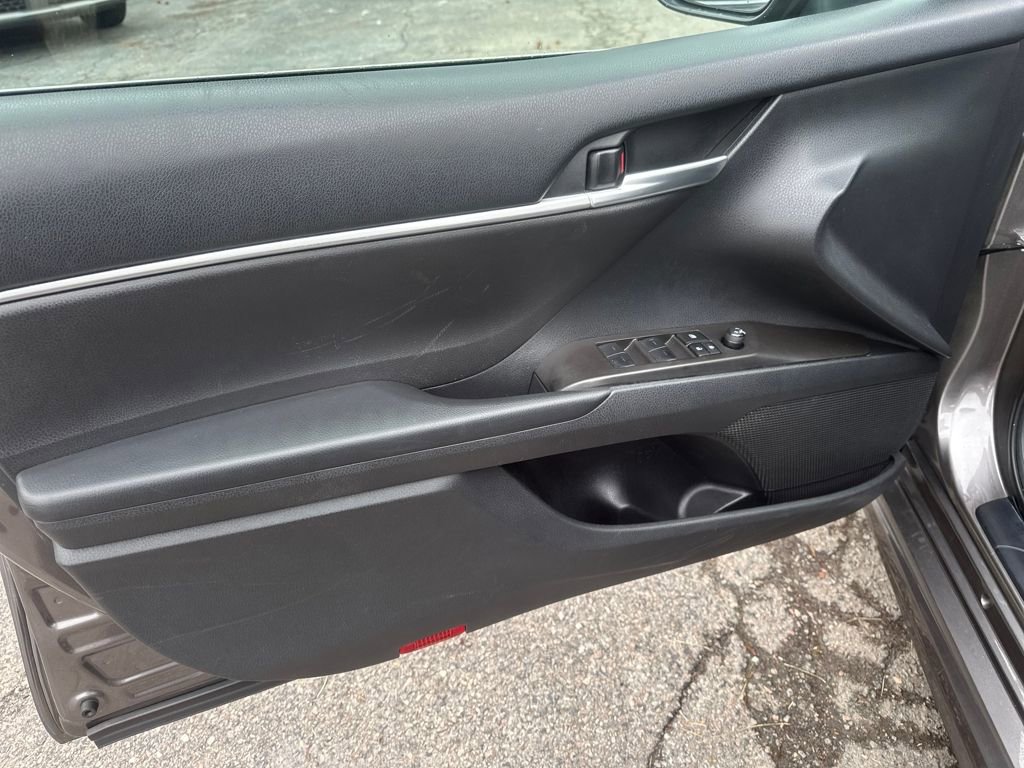 Used 2023 Toyota Camry SE image 7