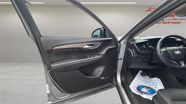 Used 2023 Buick Envision Avenir image 17