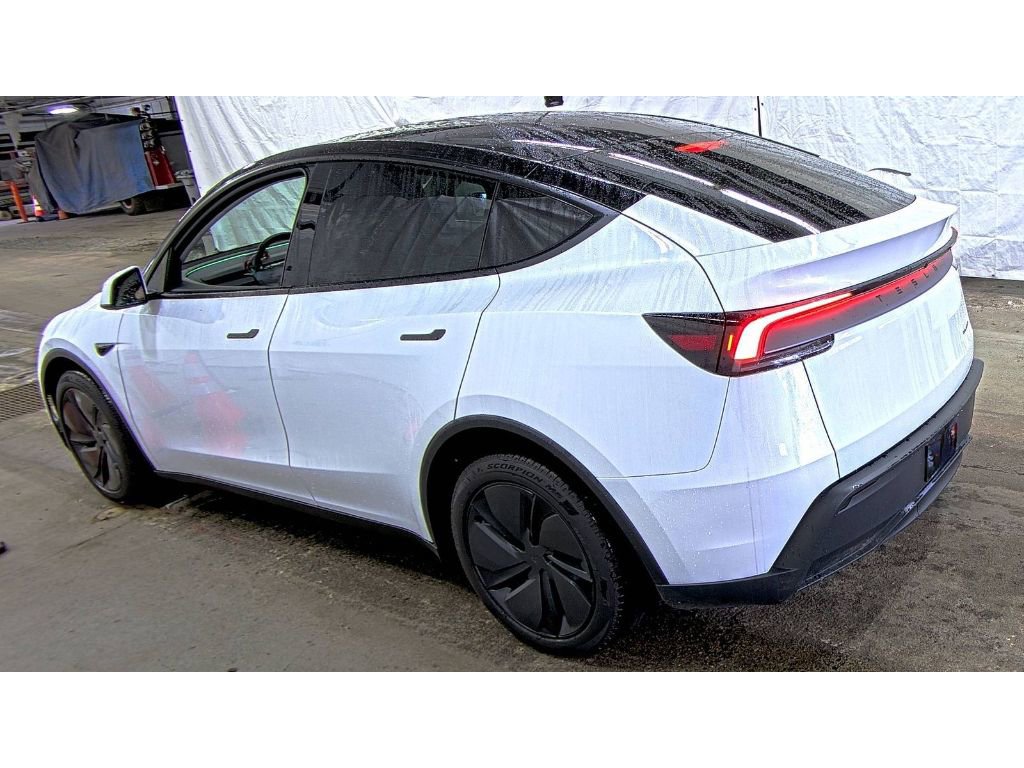 Used 2026 Tesla Model Y Long Range image 4