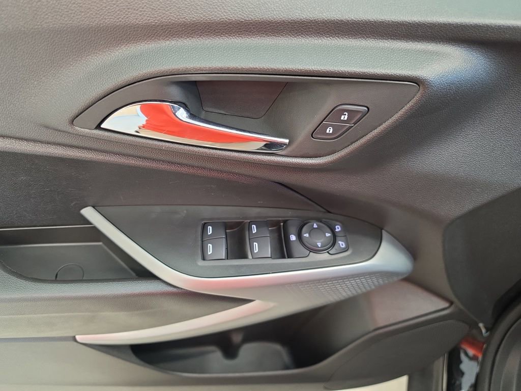 Used 2025 Chevrolet Trax LS w/ LS Convenience Package FWD image 14