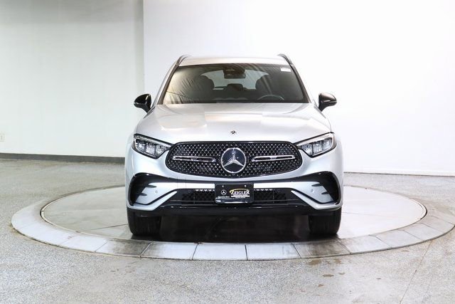 Used 2025 Mercedes-Benz GLC 350e 4MATIC w/ AMG Line image 11