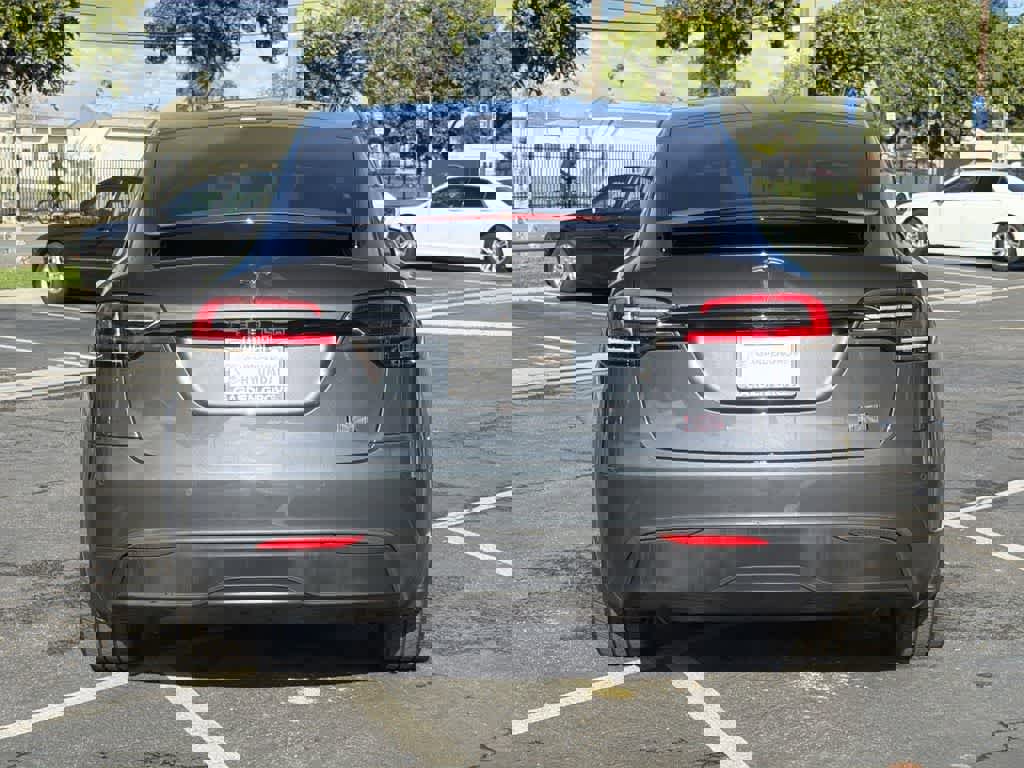 Used 2022 Tesla Model X Plaid image 5