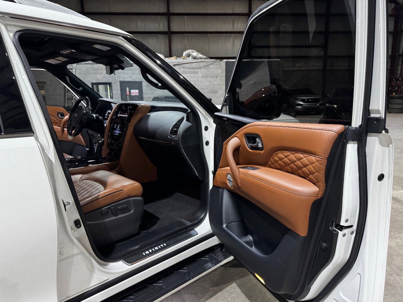 Used 2021 INFINITI QX80 Sensory w/ All-Season Package image 24
