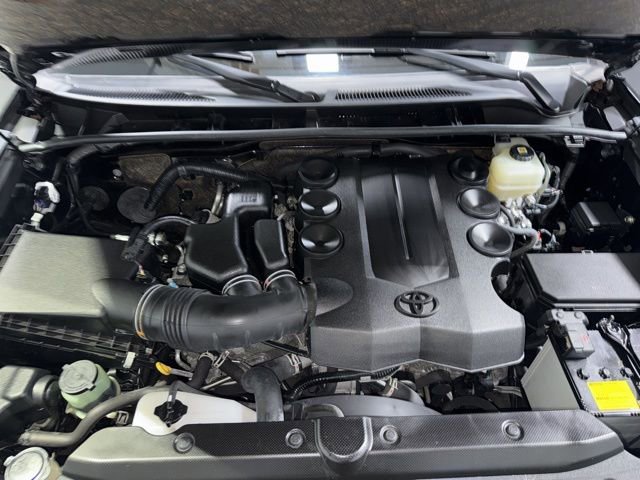 Used 2022 Toyota 4Runner SR5 Premium w/ Moonroof Package AWD/4WD image 10
