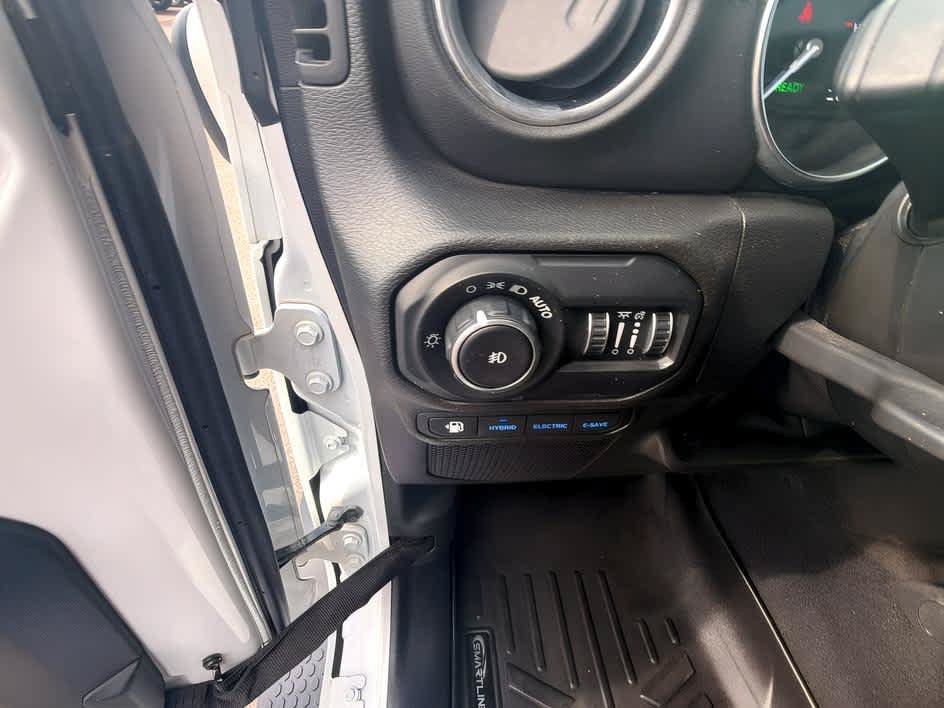 Used 2021 Jeep Wrangler Unlimited Sahara w/ Cold Weather Group AWD/4WD image 16