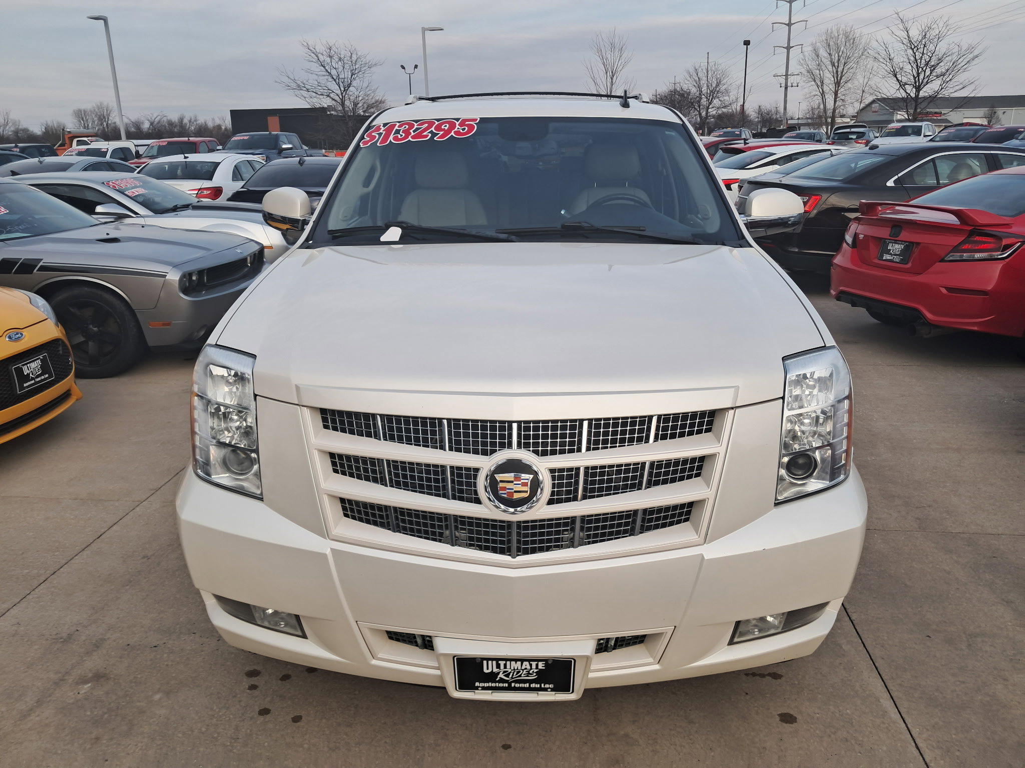 Used 2013 Cadillac Escalade ESV Premium AWD/4WD image 2