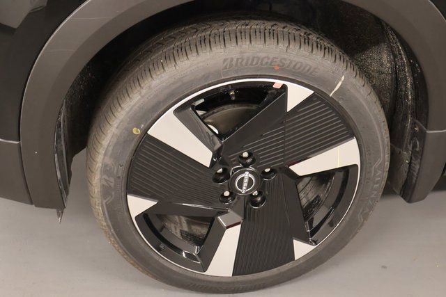 New 2026 Nissan Kicks SR w/ SR Premium Package FWD image 7