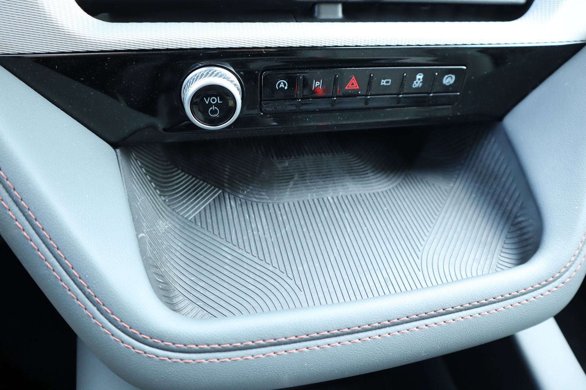 New 2026 Ford Explorer Active RWD image 9