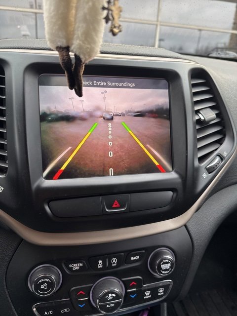 Used 2016 Jeep Cherokee Limited image 7