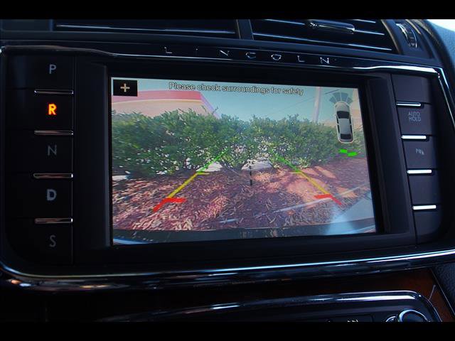 Used 2019 Lincoln Continental Select image 32