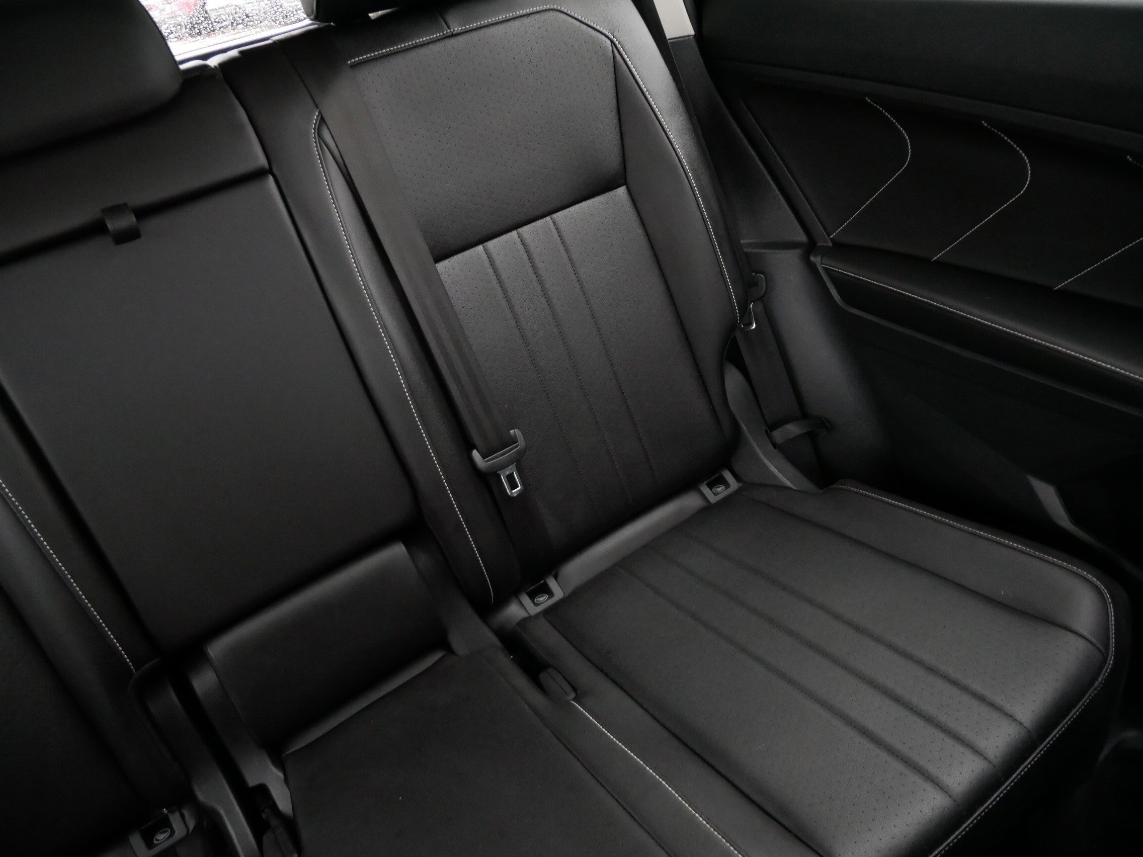 Certified 2022 Volkswagen Tiguan SE w/ Panoramic Sunroof Package image 14