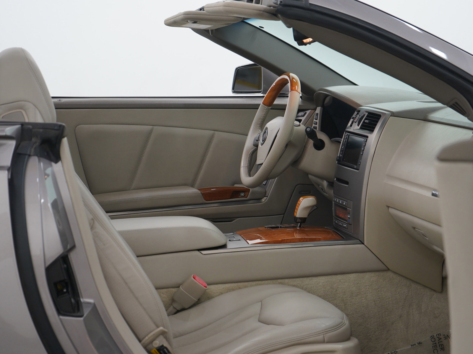 Used 2005 Cadillac XLR image 18