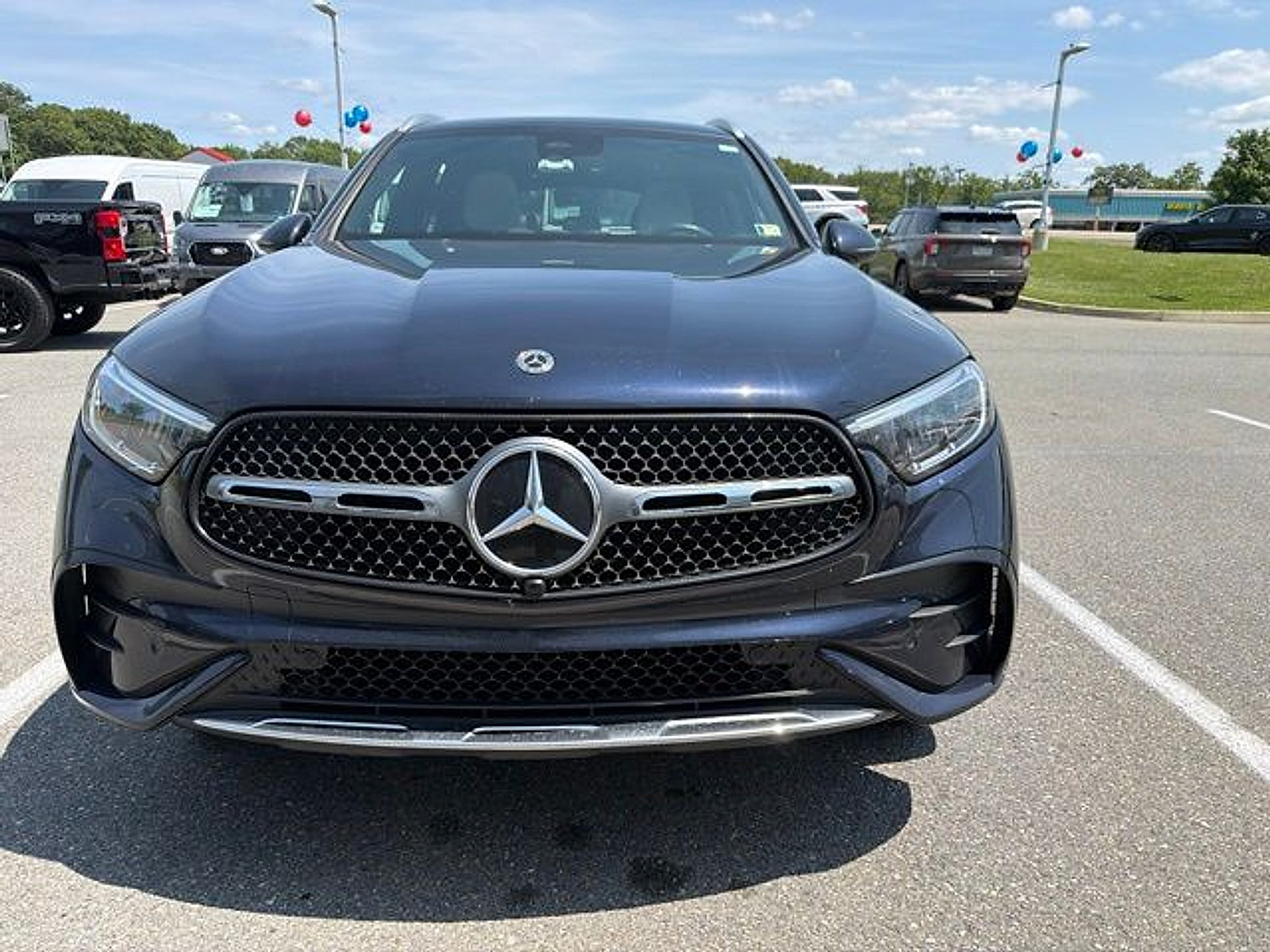 Used 2024 Mercedes-Benz GLC 300 4MATIC image 3
