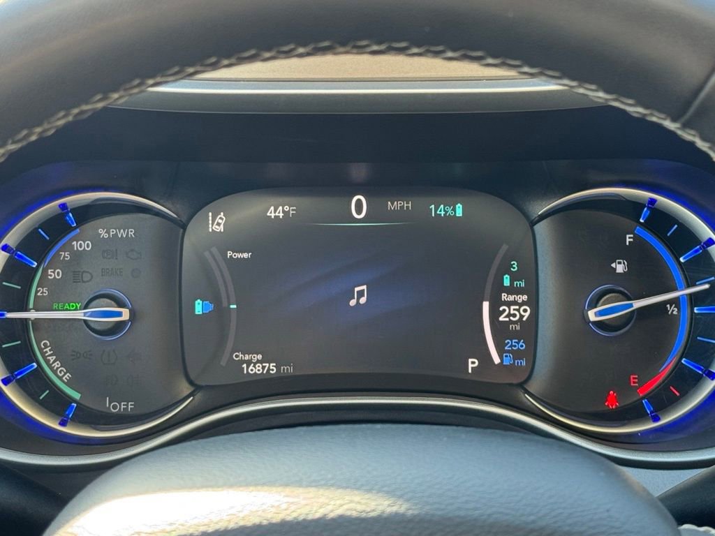 Used 2022 Chrysler Pacifica Touring-L image 29