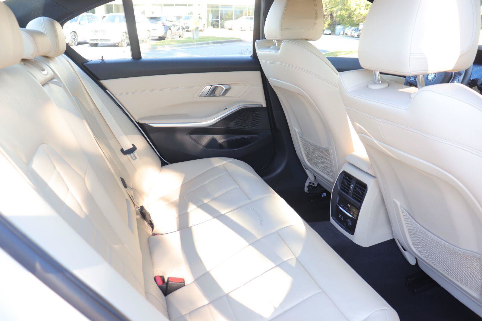 Used 2019 BMW 330i Sedan w/ Premium Package RWD image 18