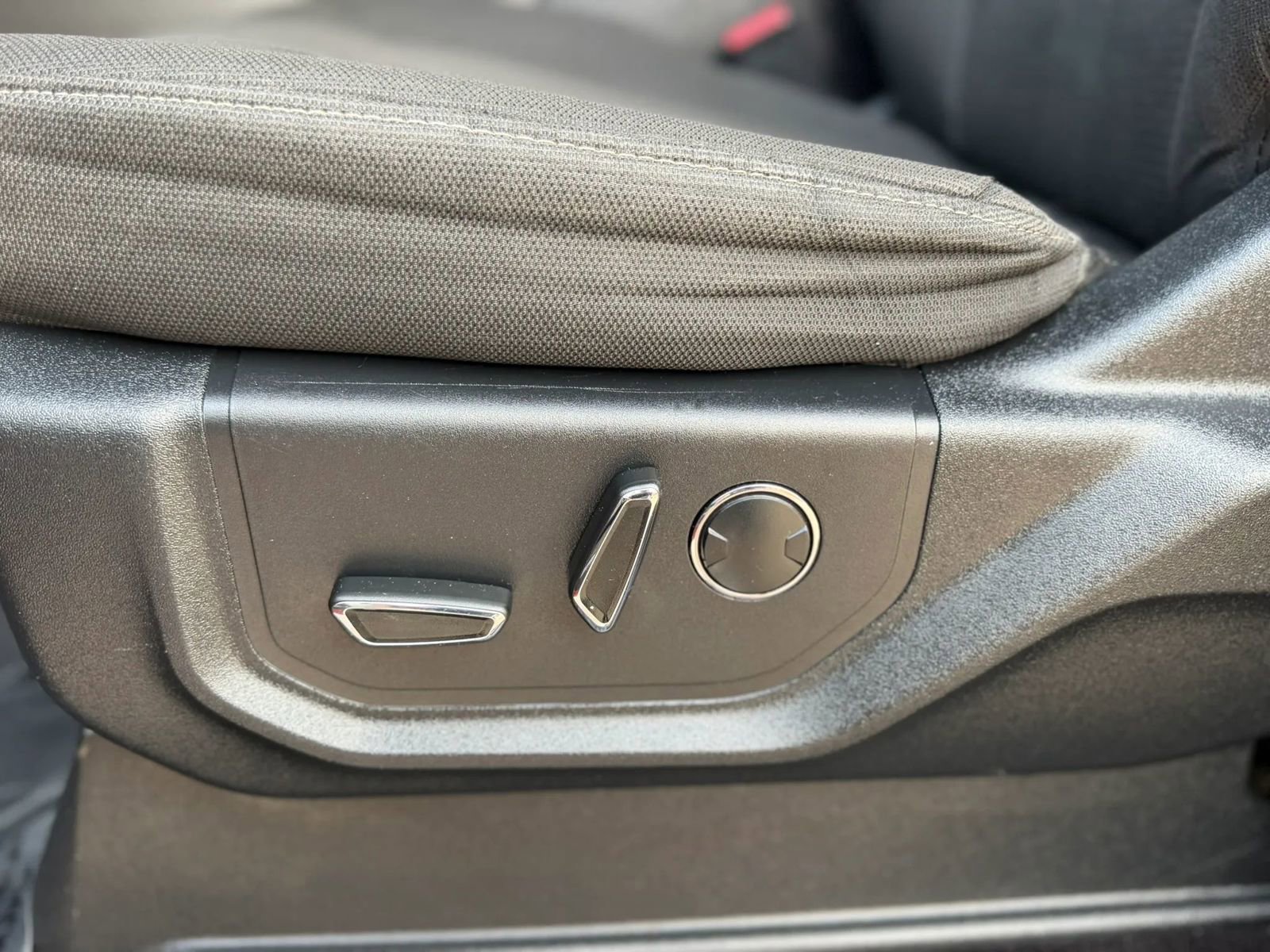 Used 2016 Ford F150 XLT AWD/4WD image 6