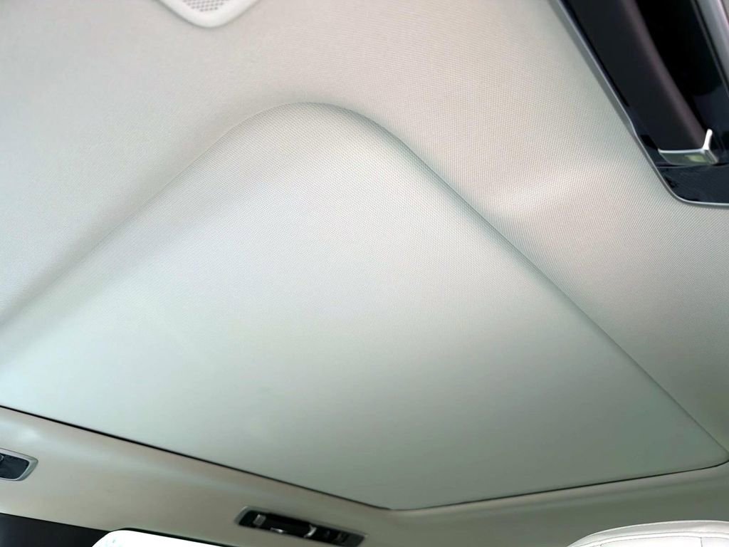 New 2026 Land Rover Range Rover SE image 20