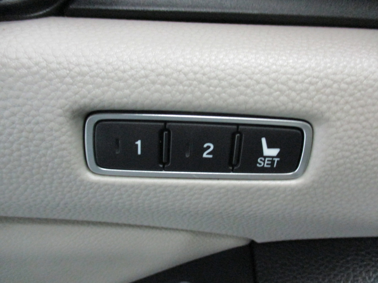 Used 2018 Honda Accord EX-L image 18