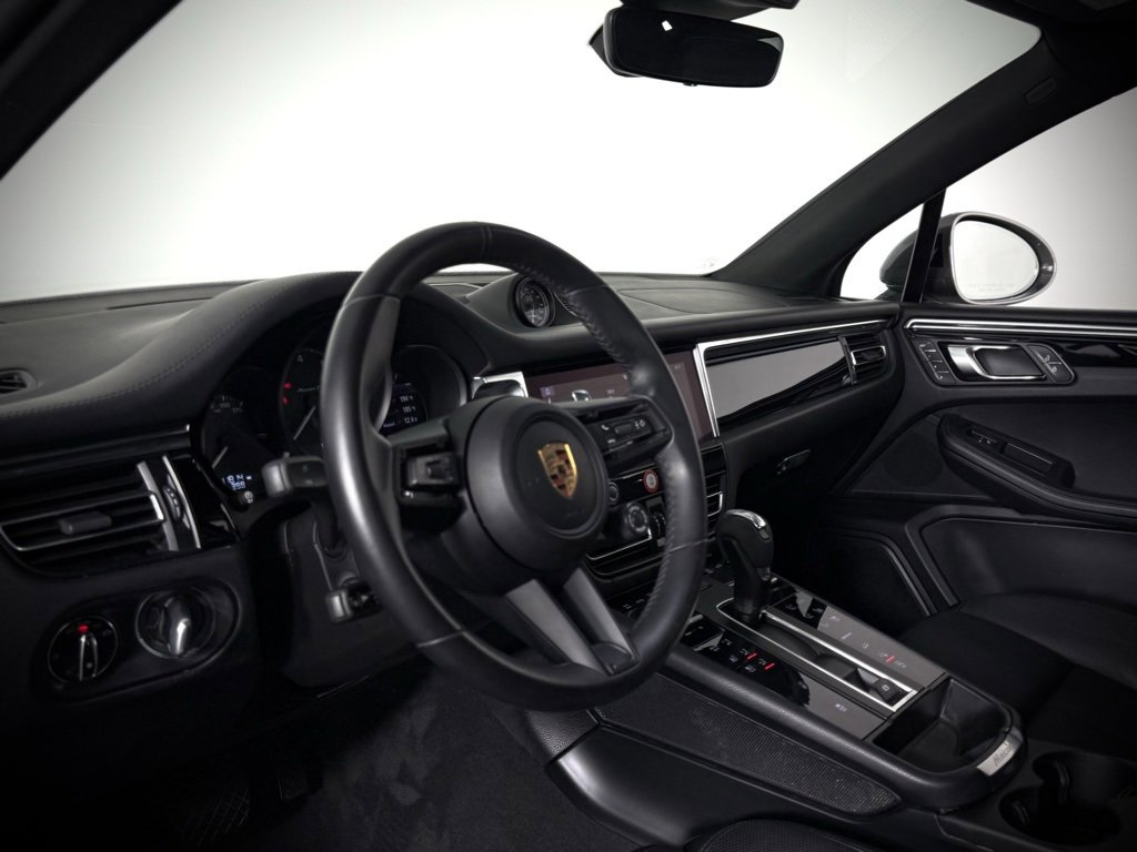 Used 2025 Porsche Macan Turbo image 4