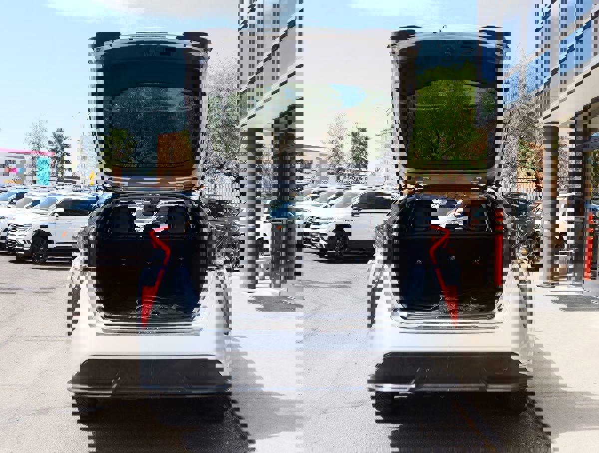 Used 2016 Toyota Prius Three Touring FWD image 22