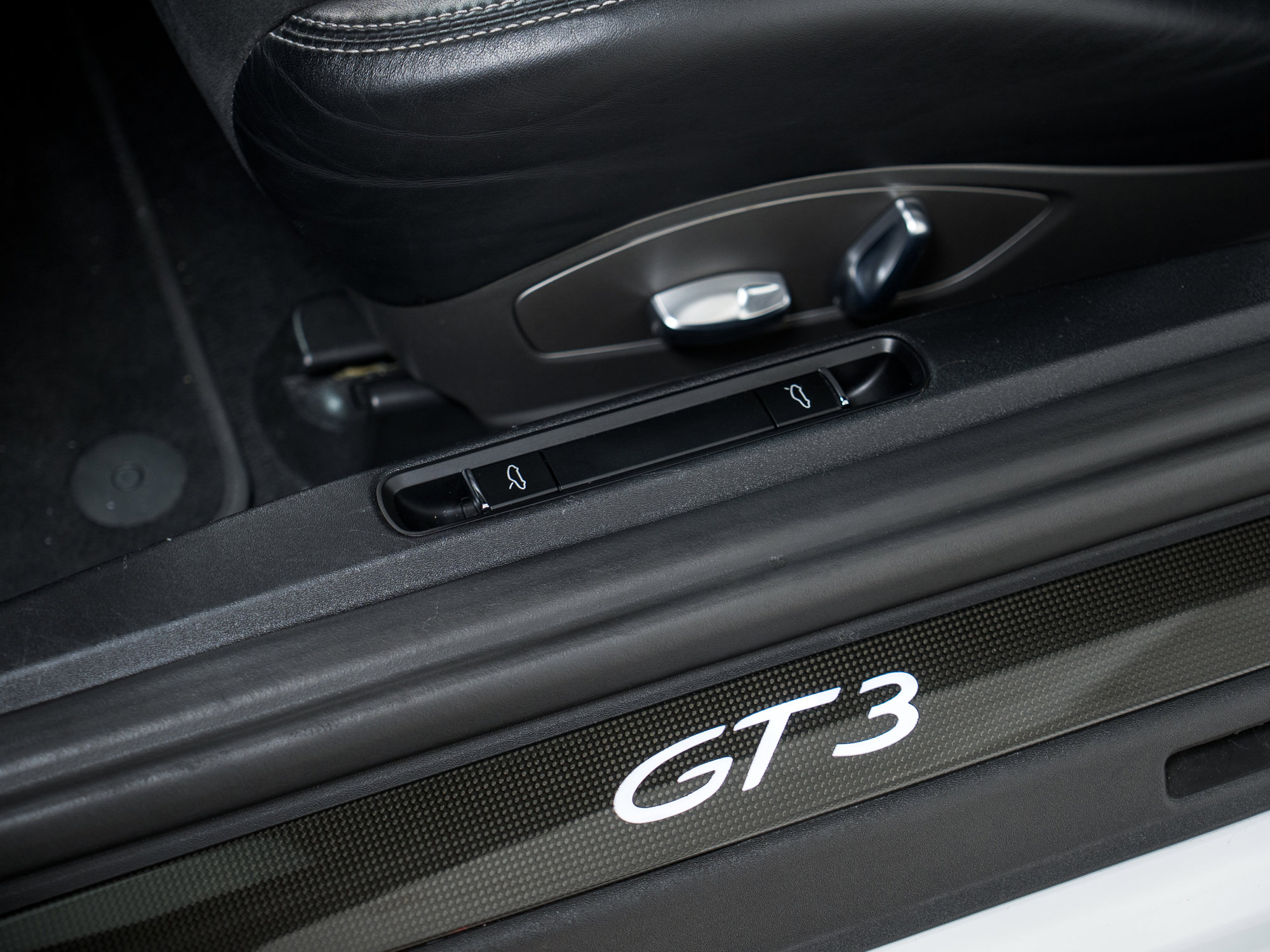 Certified 2014 Porsche 911 GT3 image 15