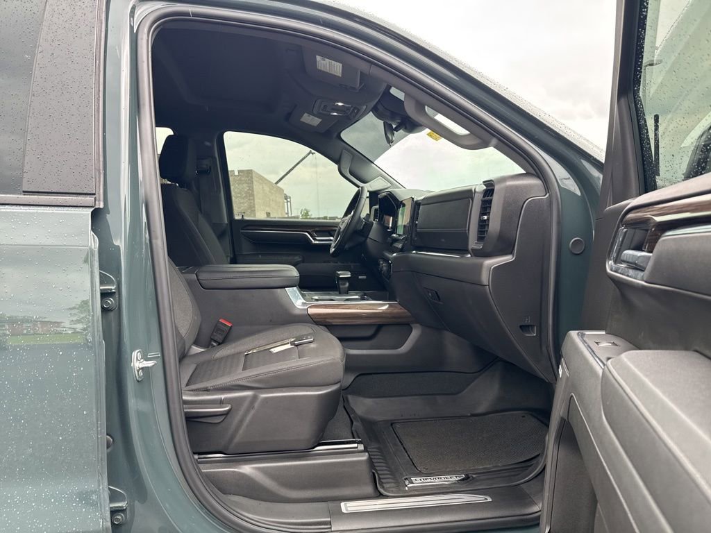Used 2025 Chevrolet Silverado 1500 LT Trail Boss w/ Convenience Package II AWD/4WD image 35