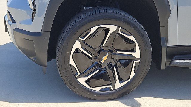 Used 2025 Chevrolet Silverado EV LT w/ LT Premium Package image 32