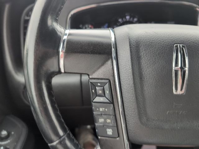 Used 2016 Lincoln Navigator Select AWD/4WD image 19