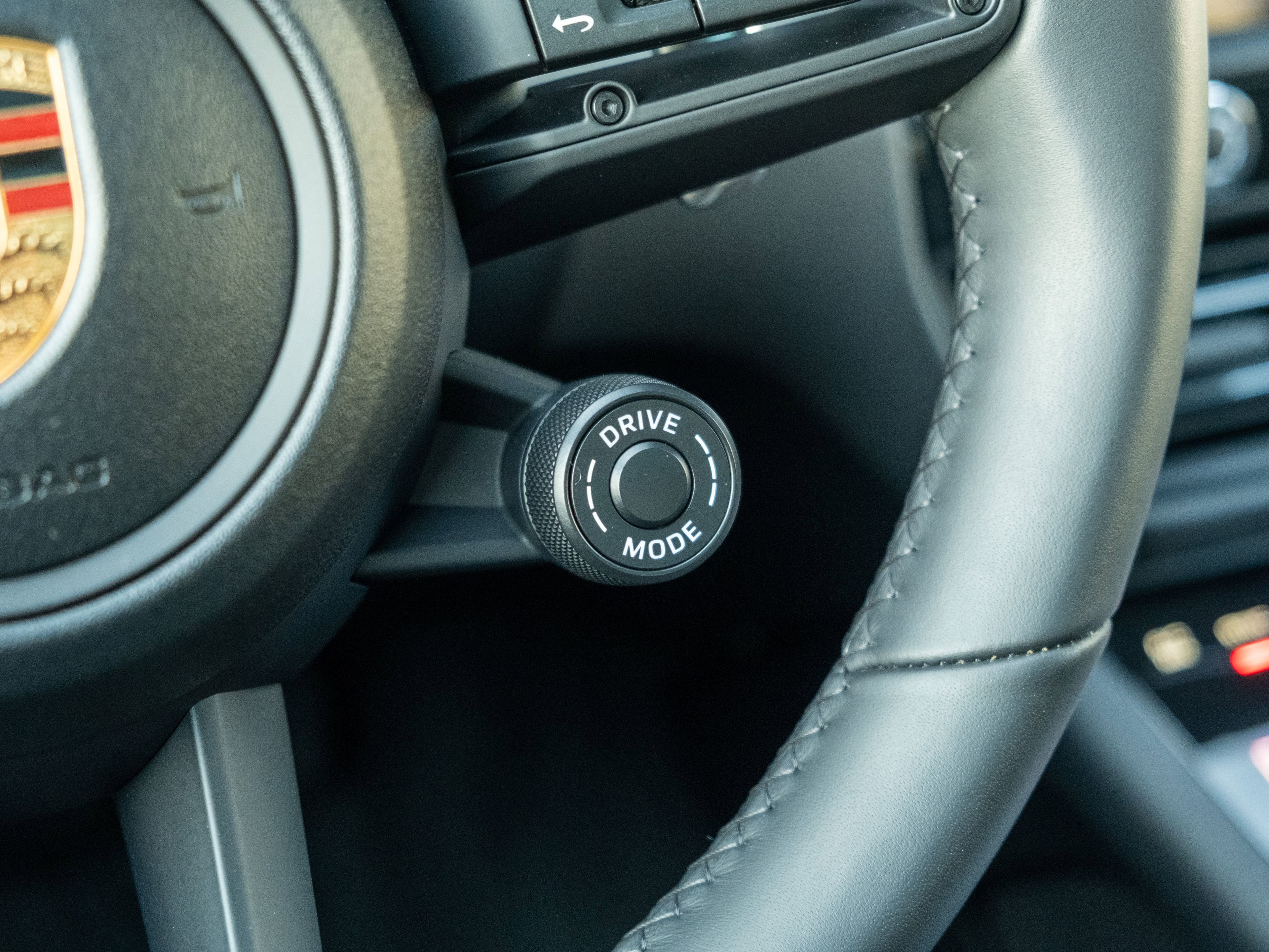 Certified 2026 Porsche Macan AWD/4WD image 31