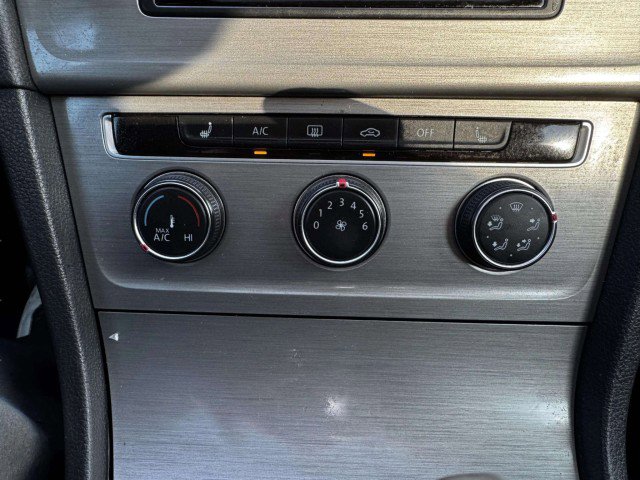 Used 2017 Volkswagen Golf SE image 29