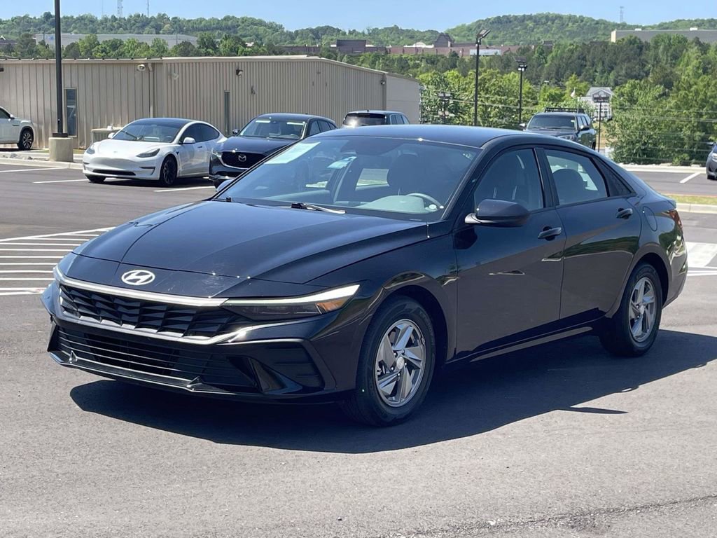 Certified 2024 Hyundai Elantra SE FWD image 7