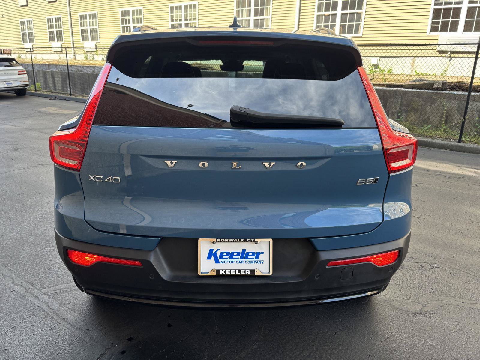 Used 2023 Volvo XC40 B5 Plus w/ Climate Package AWD/4WD image 4