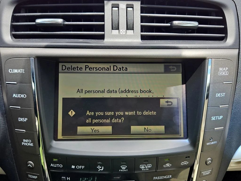 Used 2010 Lexus IS 250C w/ Luxury Pkg RWD image 9