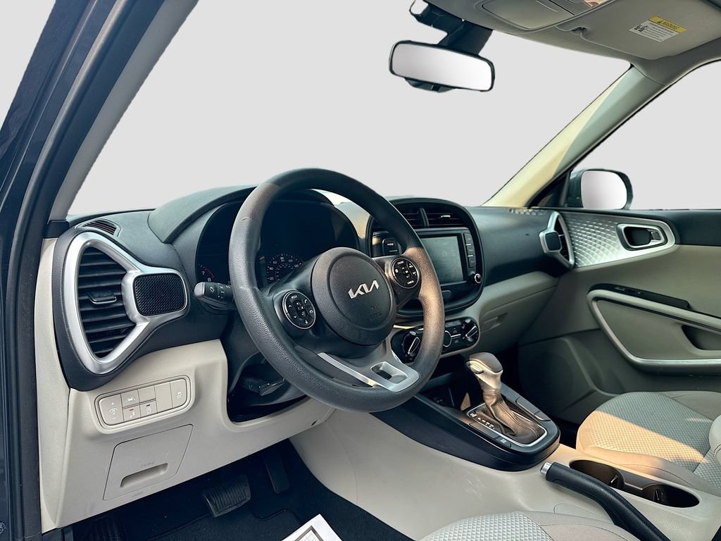 Certified 2022 Kia Soul LX w/ Technology Package FWD image 12