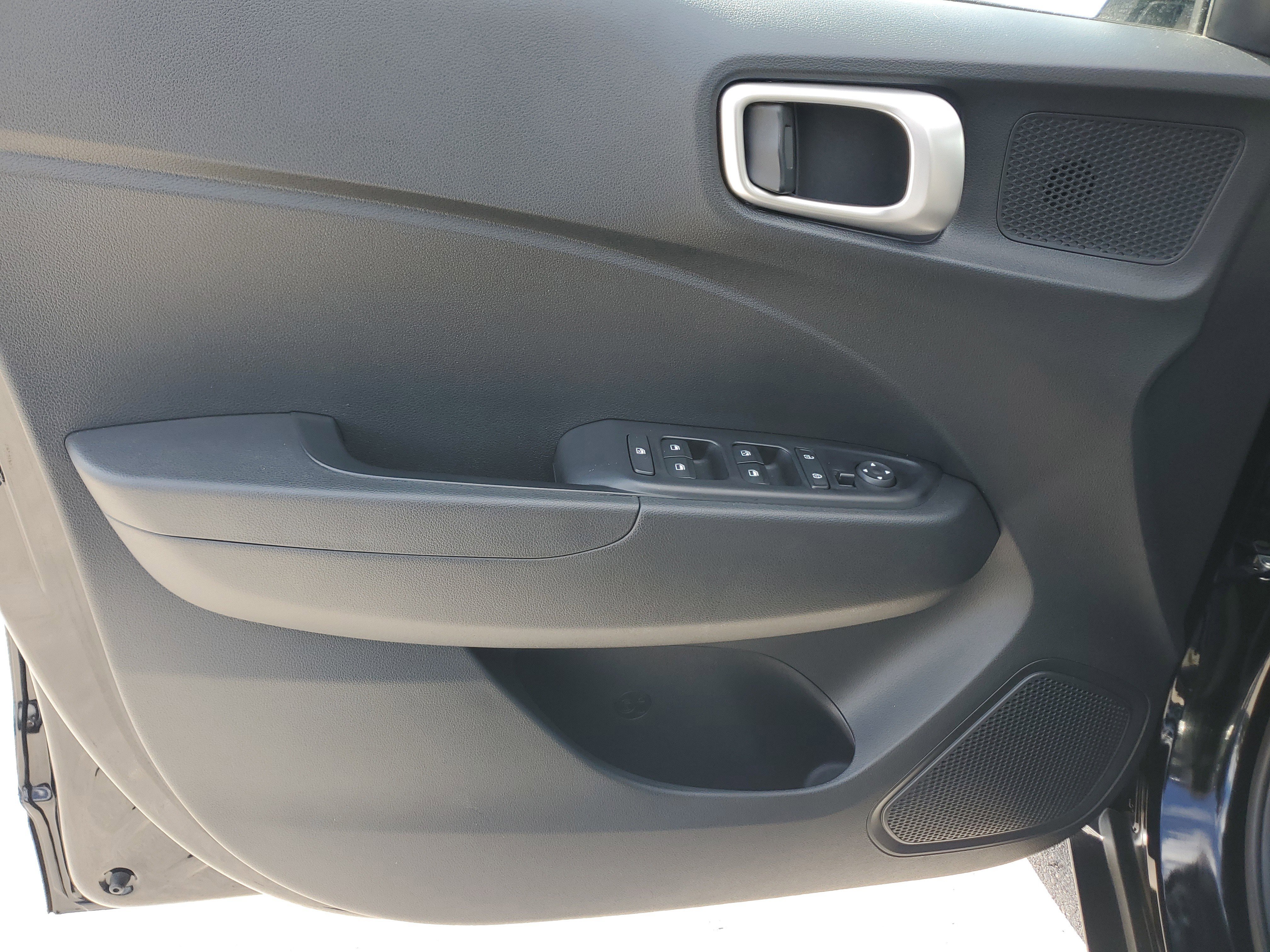 Used 2024 Hyundai Venue SEL image 26