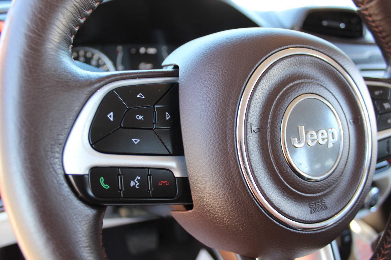Used 2016 Jeep Renegade Latitude w/ Cold Weather Group FWD image 13