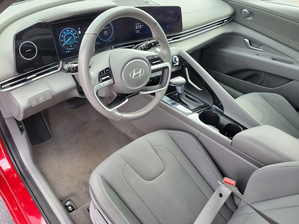 Used 2025 Hyundai Elantra SEL FWD image 18